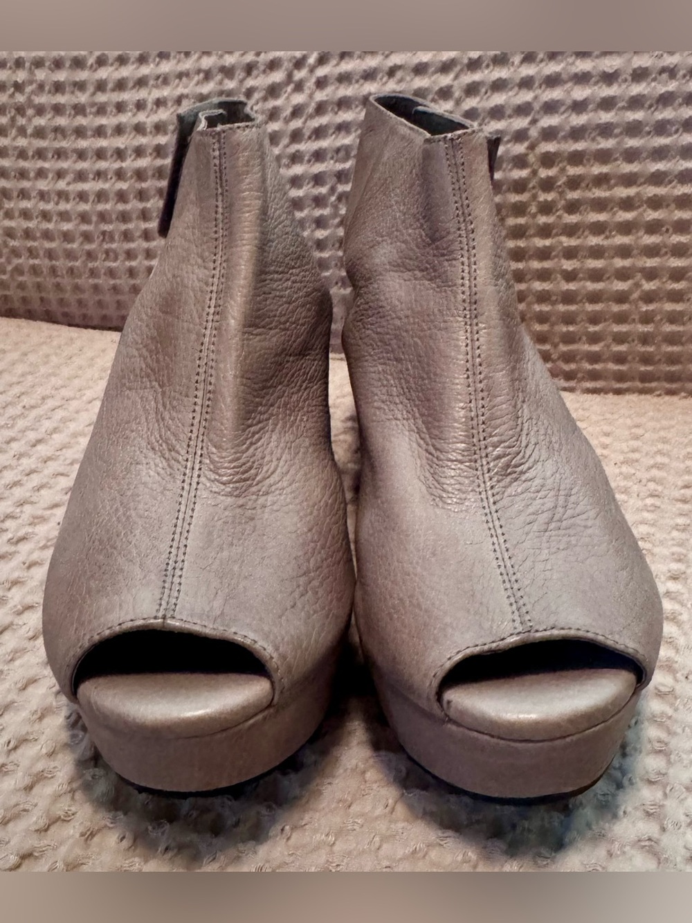 Chocolate Blu LeatherWedge - Taupe       Size 9.5 - Picture 3 of 8